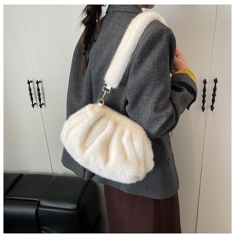 Elegant Wrinkled Cloud Clutch Bag Faux Fur Shell Shoulder Crossbody Bag Women Stylish Pillow Bag Guangzhou High Quality Bag