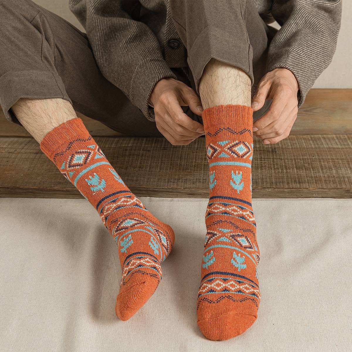 5 Pairs Lot New Man Women Socks Thick Warm Winter Socks Retro Style Flower Pattern Couple Models Free Size
