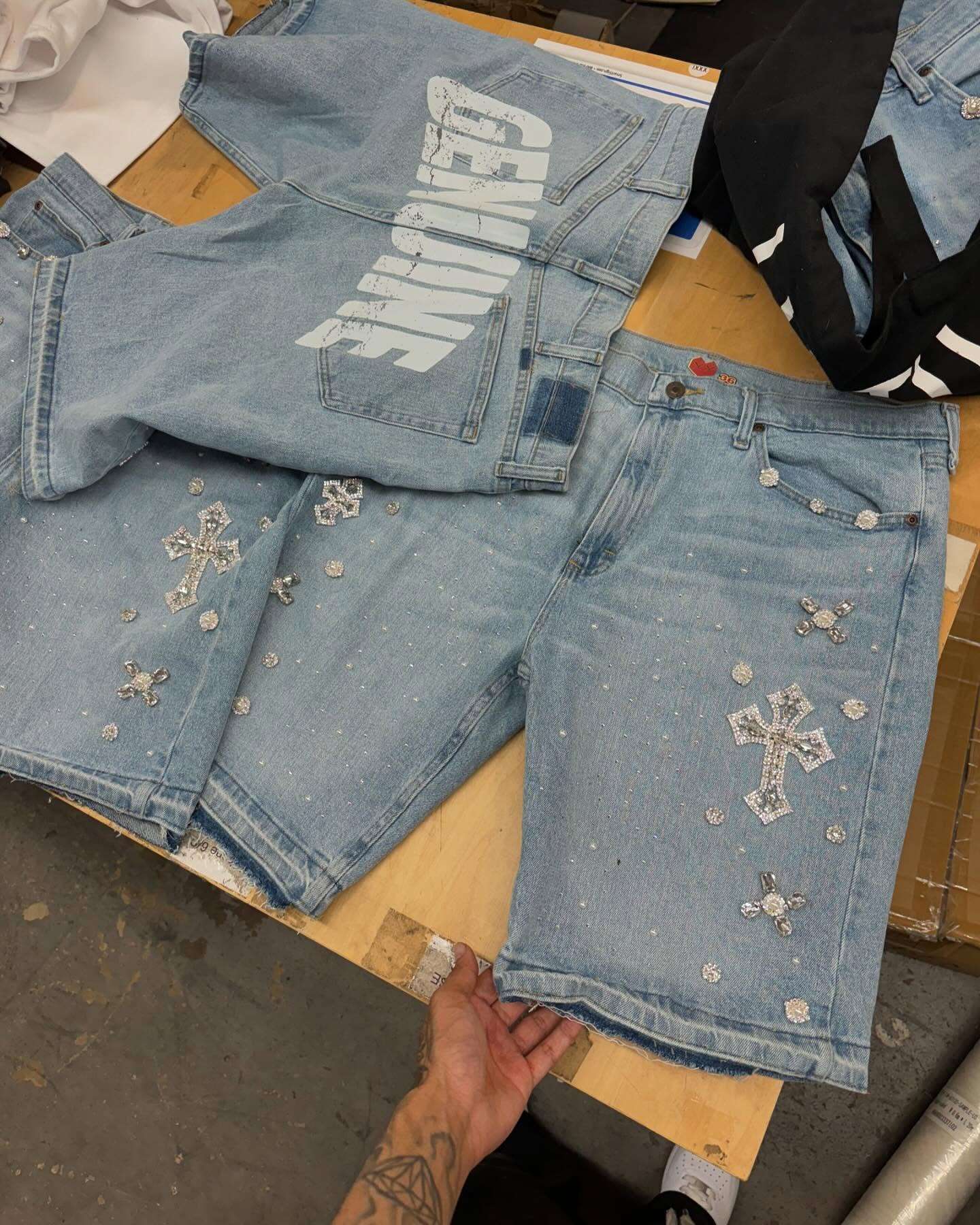 Y2K Gothic Diamond Cross Embroidery Denim Shorts American Retro Blue Gym Shorts Rhinestone Streetwear Hip Hop Men Women Jorts
