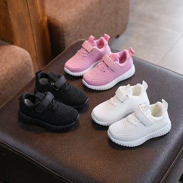 Tênis Infantis de Primavera Novas Tendências Versáteis Tênis de Menina Confortáveis Solado Macio Antiderrapante Sapato Simples de Menino Respirável Sapatos Casuais Clássicos