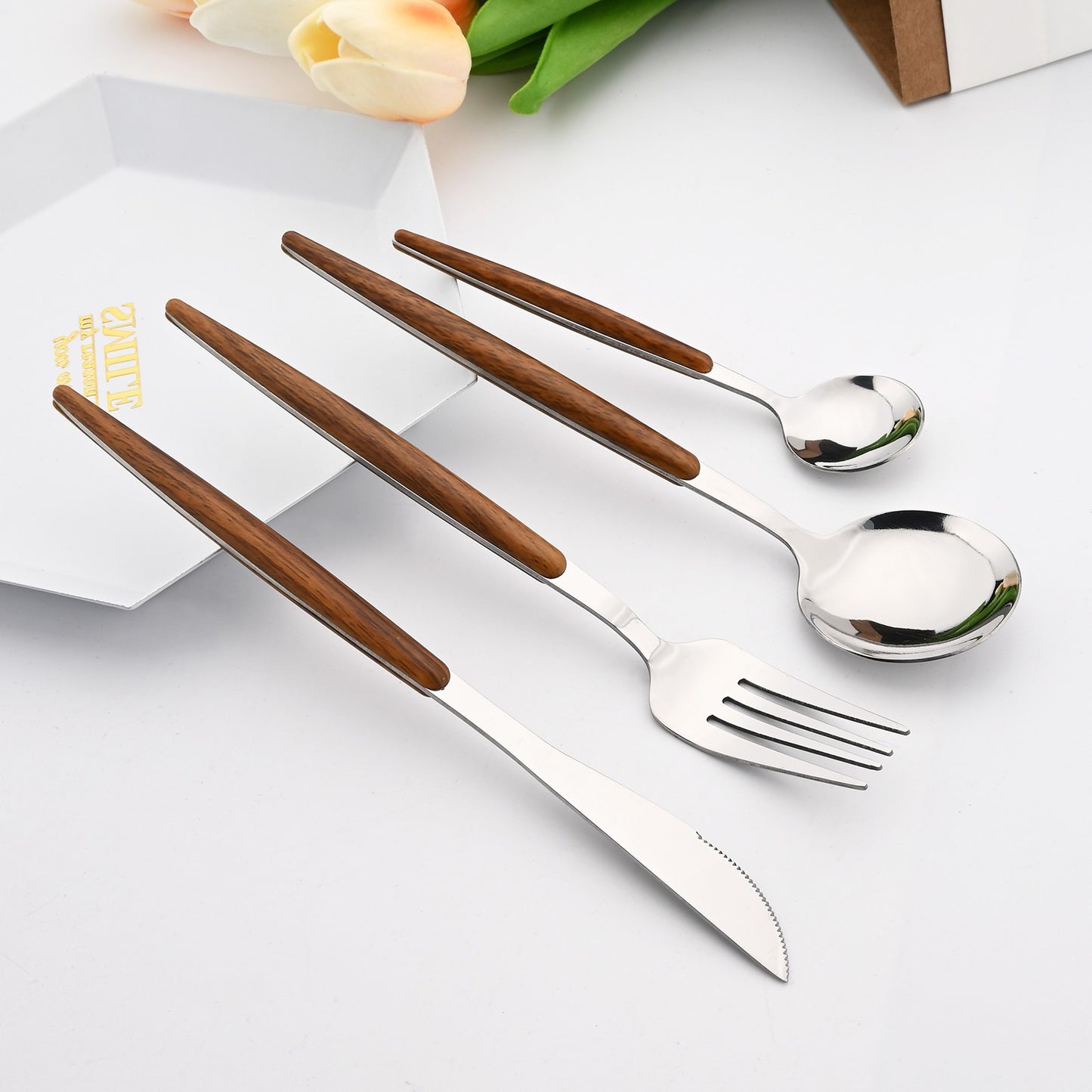 Drmfiy 24 Peças Talheres Marrons Prateados de Aço Inoxidável Imitação Cabo de Madeira Prateado Faca Colher Garfo Conjunto de Talheres Utensílios de Mesa
