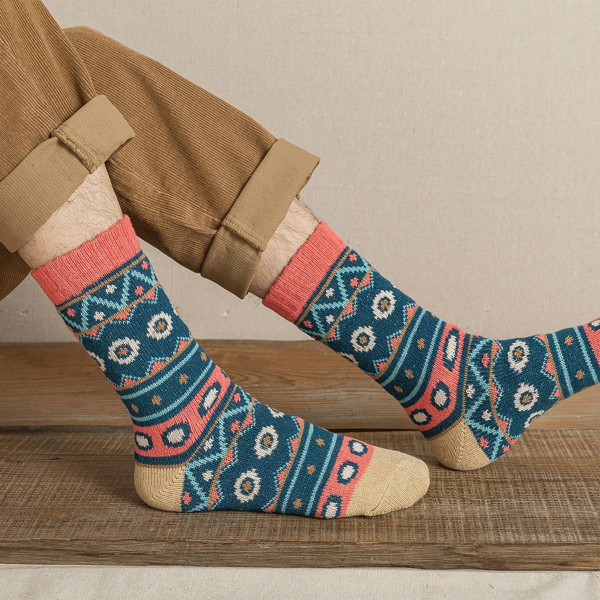 5 Pairs New Man Women Thick Winter Warm Socks Retro Style Dot Wave Pattern Couple Models Free Size