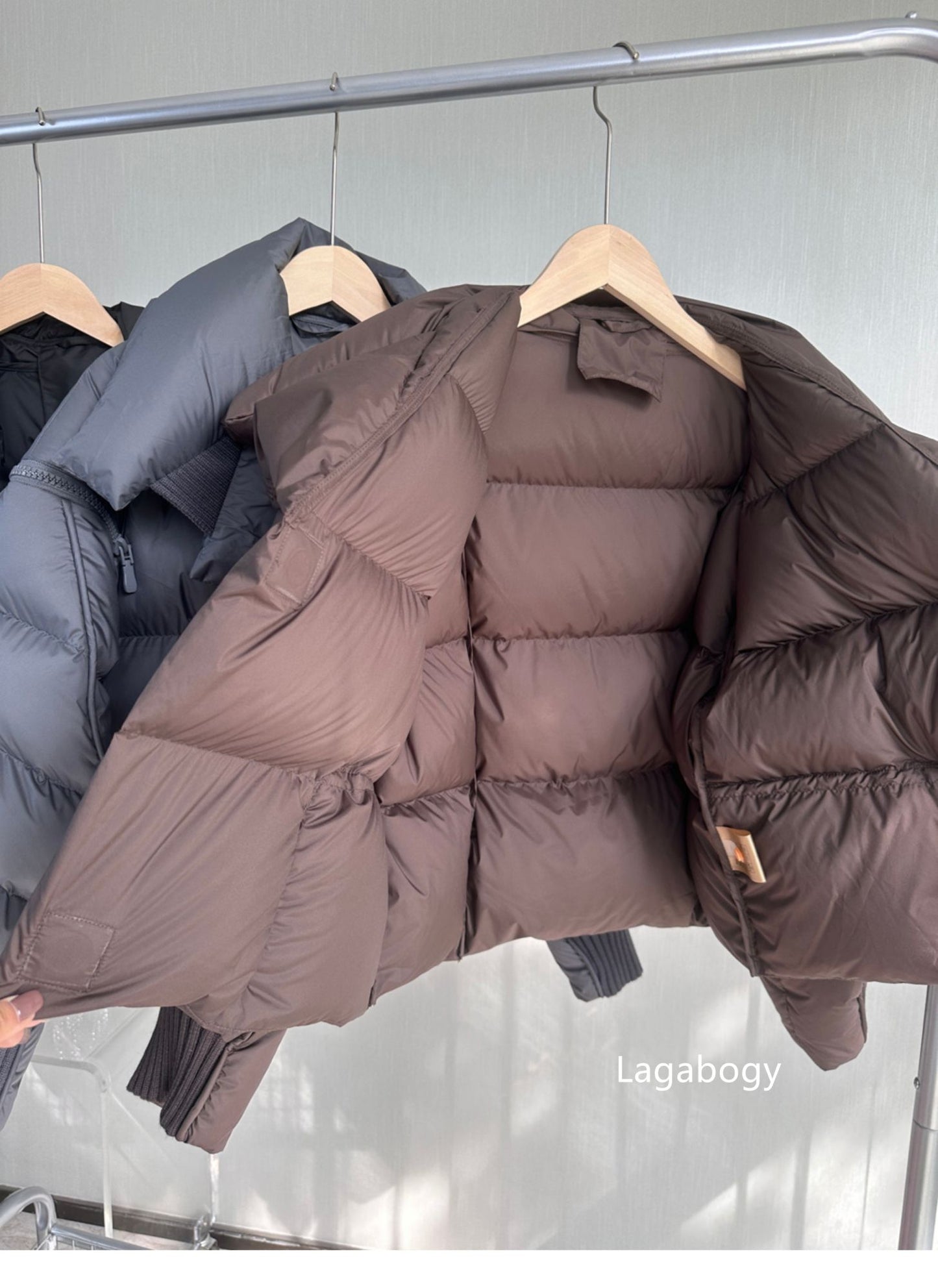 Lagabogy 2025 Winter Puffer Jacket Women Short 90% White Duck Down Coat Female Streetwear Warm Parkas Removable Sleeves Outwear