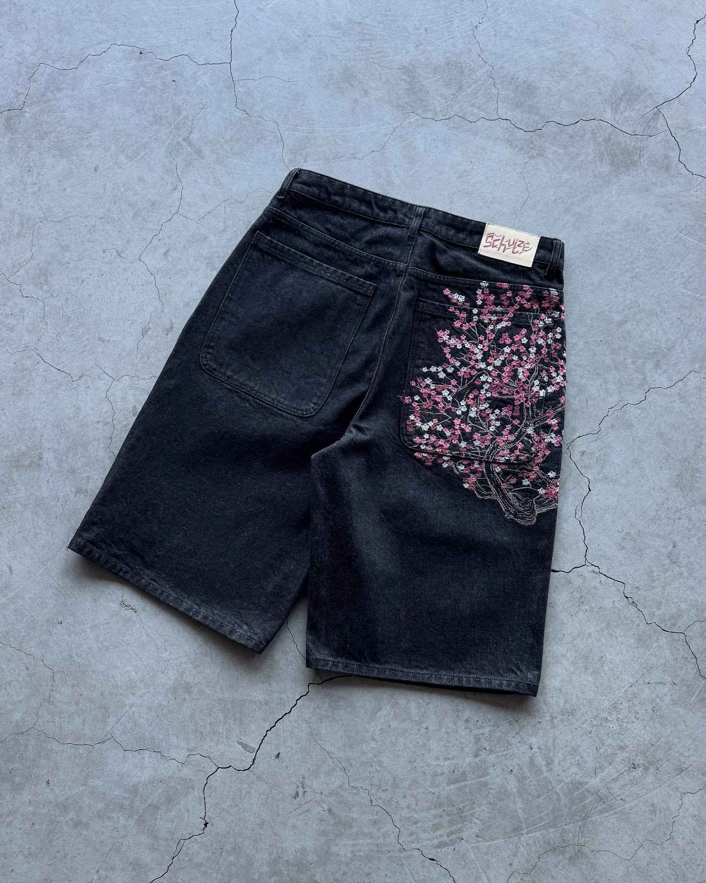 Fashion Cherry Blossom Pocket Embroidery Jeans Shorts Men Women Retro Baggy Black Denim Short Y2k Jorts Hip Hop Streetwear Pants