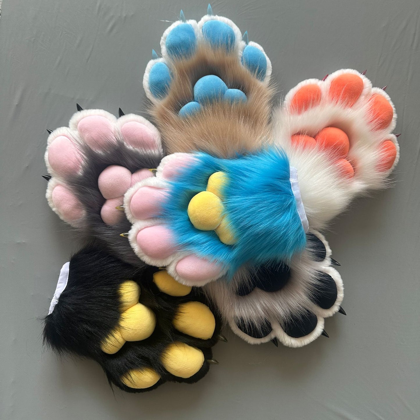 Realistic Fursuit Paws Gloves Soft Plush Furry Animal Paws with Claws for Cosplay Halloween Party Unisex Adult