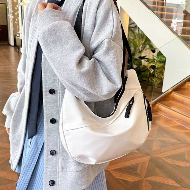 Neutral Style Shoulder Bag for Men and Women, Suitable for Casual Outings and Work Use Made of Nylon Material.