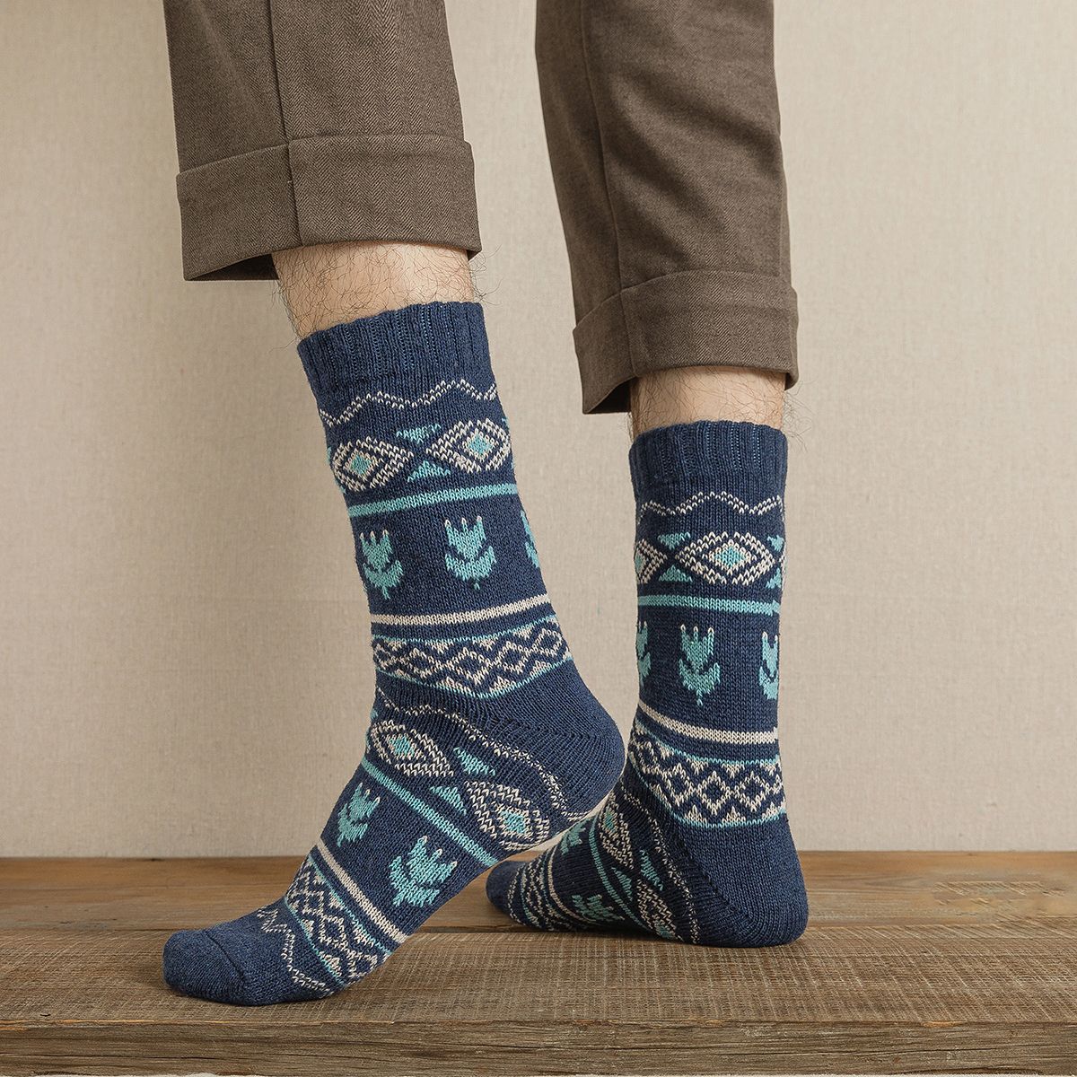 5 Pairs Lot New Man Women Socks Thick Warm Winter Socks Retro Style Flower Pattern Couple Models Free Size