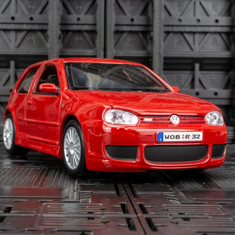 Maisto 1:24 Volkswagen Golf R32 modelo de carro em liga de metal, enfeites de coleção, brinquedos estáticos adequados para presentes de namorado.