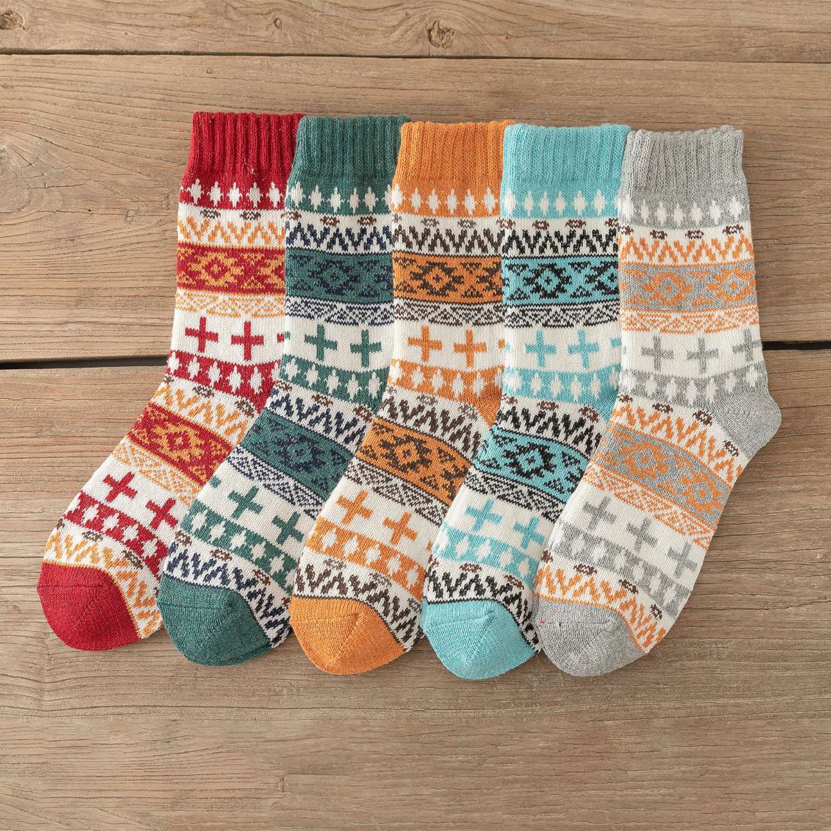 5 Pairs Lot New Man Women Socks Thick Warm Winter Socks Retro Style Flower Pattern Couple Models Free Size