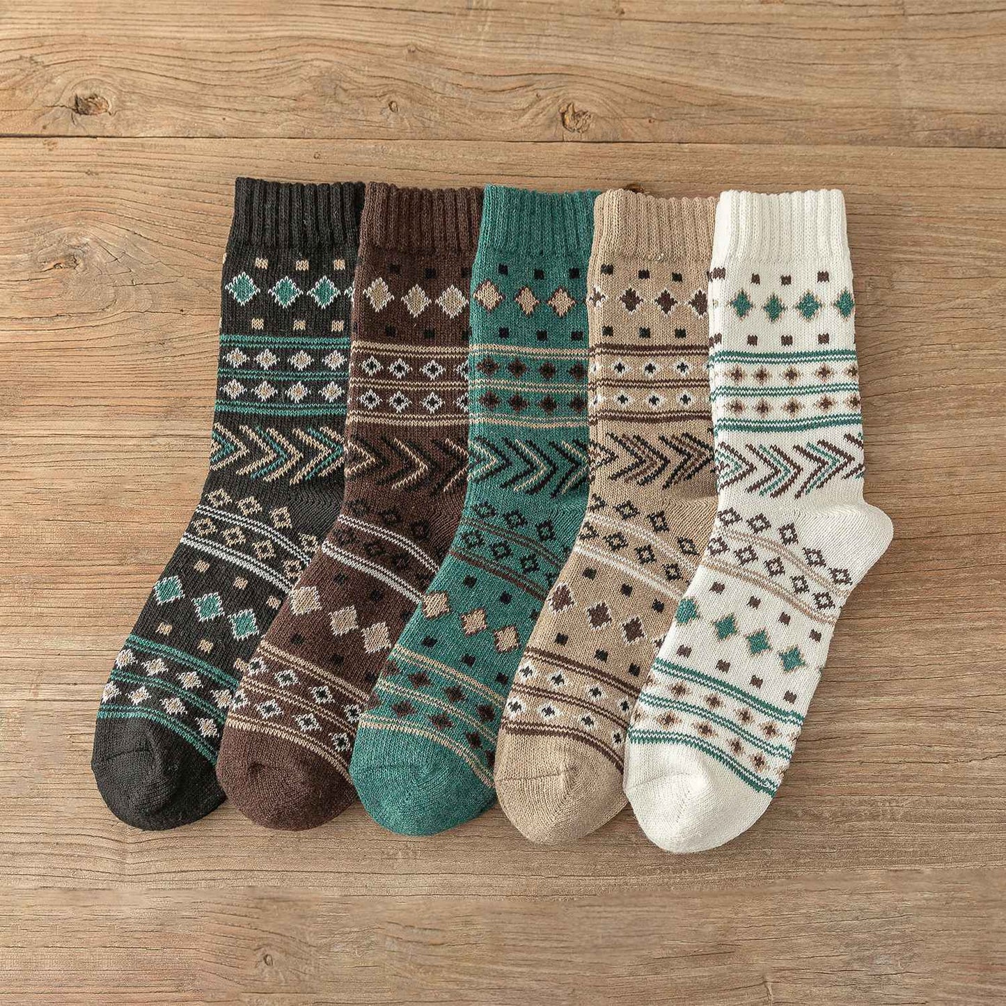 5 Pairs New Man Women Thick Winter Warm Socks Retro Style Dot Wave Pattern Couple Models Free Size