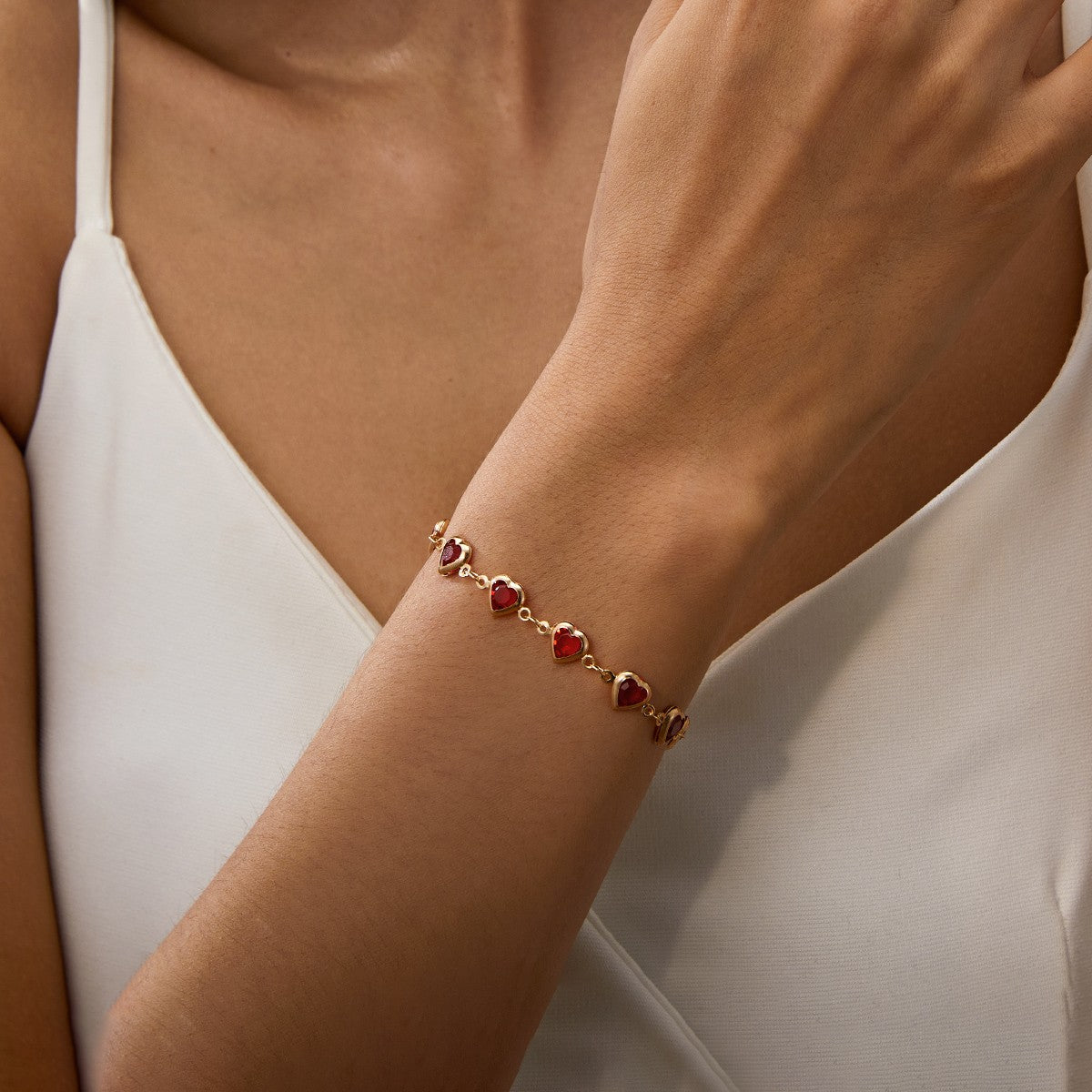 Pulseiras elegantes de corrente de metal com zircônia e cristal vermelho para mulheres, pulseiras coloridas de coração, joias de pulso, presente para festas de casamento e meninas