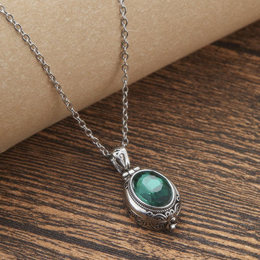 Fashion Vintage Style Green Crystal Pendant Retro Carved Gawu Can Open Photo Box Openable Style Pendant Necklace for Women Men
