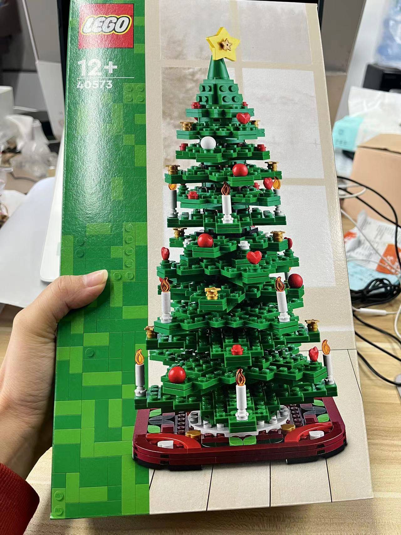 LEGO Árvore de Natal 2 em 1 para Reconstruir 40573 Kit de Blocos de Montar Brinquedos para Crianças a Partir de 12 Anos Presente de Aniversário Natal (476 Peças)