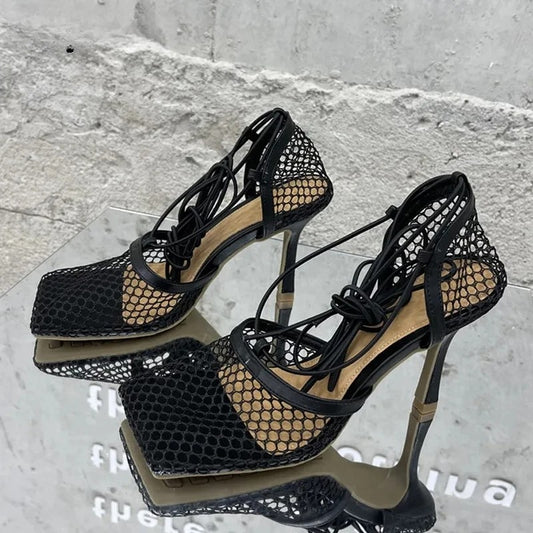 Sandália Scarpin Sexy de Salto Fino com Bico Quadrado Feminina Transpassada de Amarrar Vazada Ocada Vestido Sapatos Zapatos Mujer