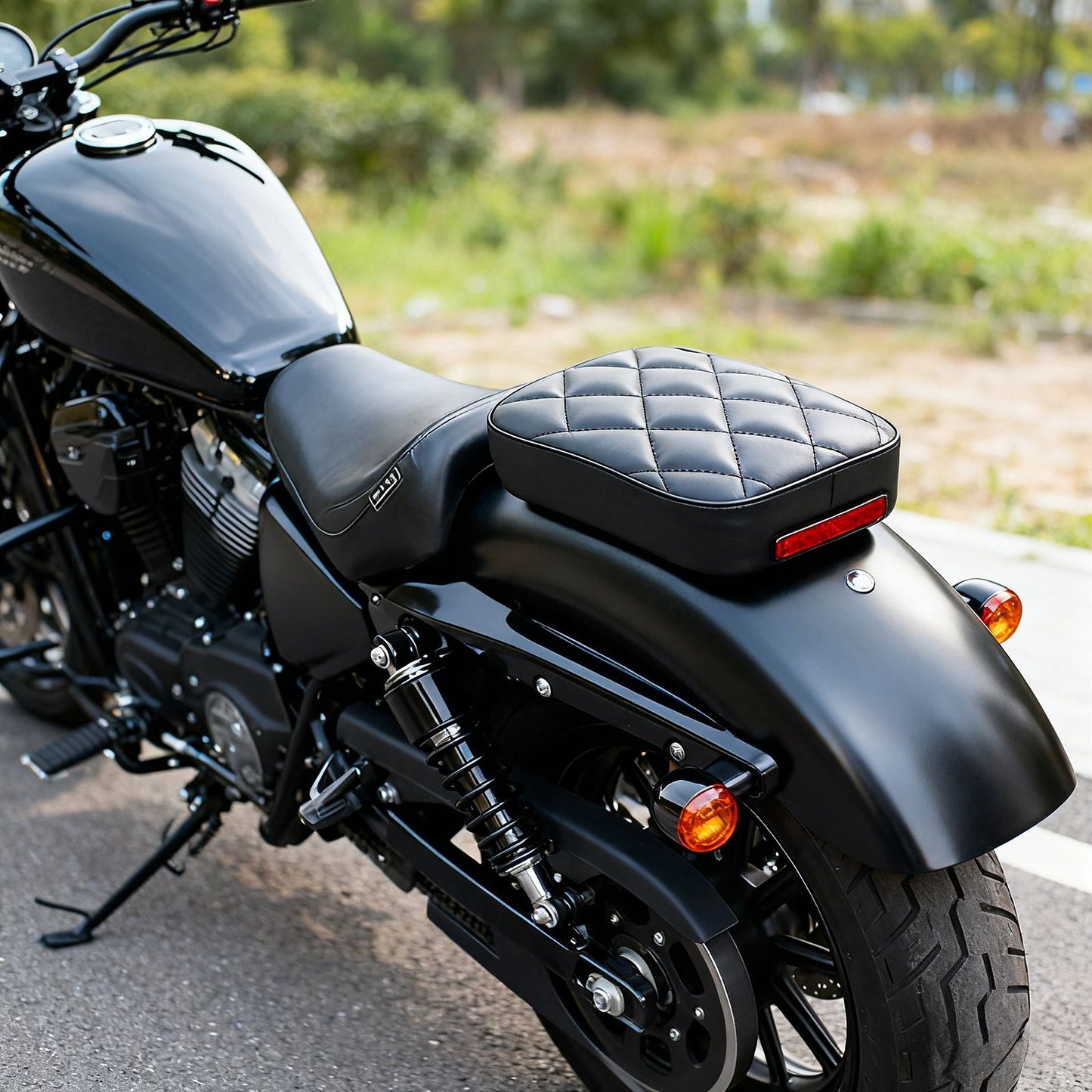 Para capa de assento de motocicleta universal, 8 ventosas roxas padrão diamante preto PU couro almofada antiderrapante conforto