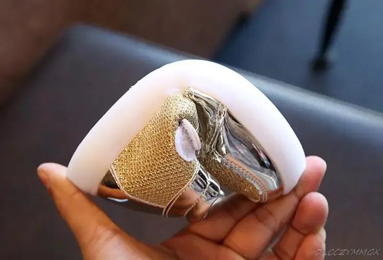 New Disney Children Luminous Shoes Boys Girls Hello Kitty Shoes Flashing Lights Fashion Sneakers Toddler Little Kid LED Sneakers