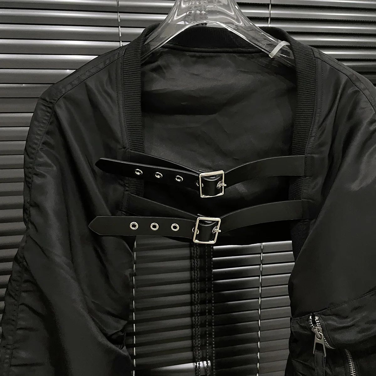 2024 Autumn New Niche Design Black Shoulder Vest Women's Leather Flight Plane Style Cropped Jacket Crew Neck Pattern