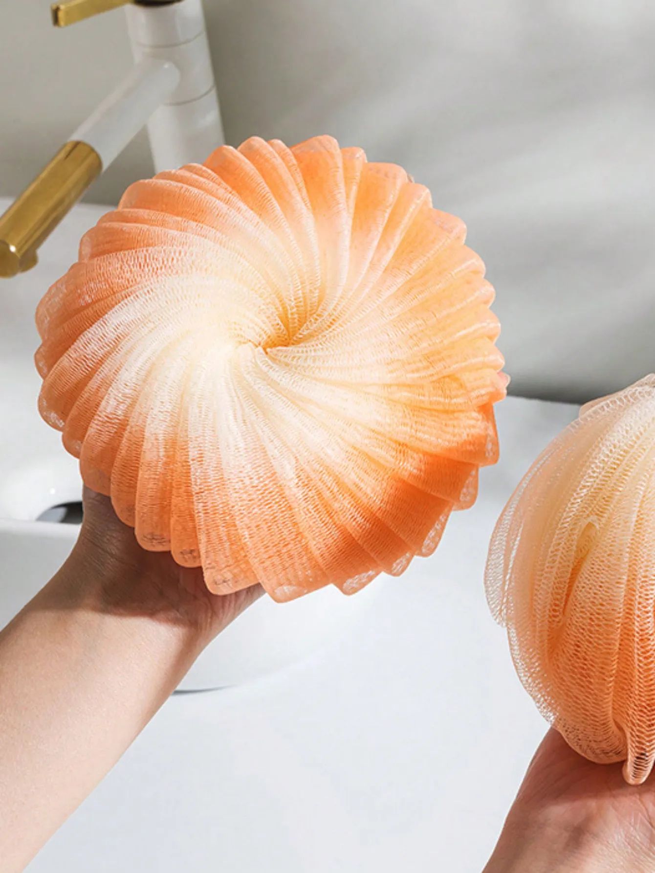 1pc Shower Mesh Foaming Sponge Balls Soft Body Scrub Exfoliating Skin Back Brush Cleaner for Bath Bubble Ball Bath Accessories