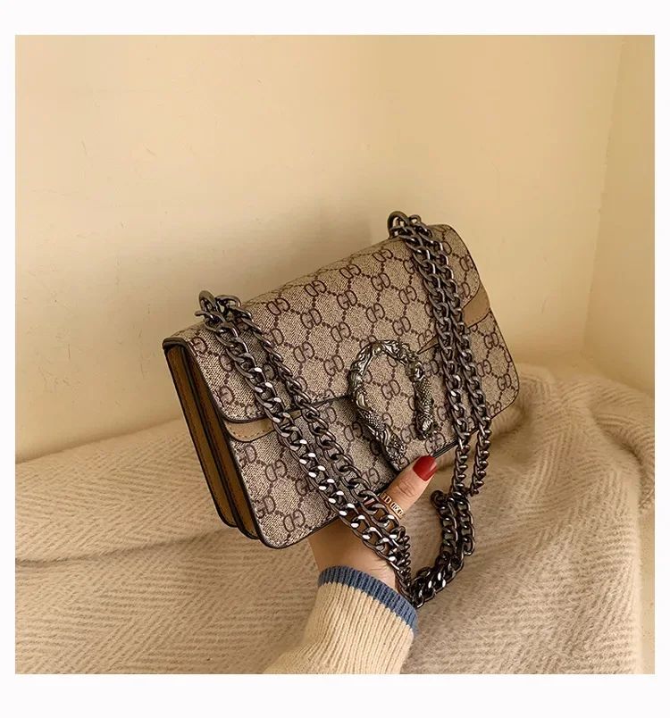 Women Stylish Retro Print Shoulder Crossbody Bag Fashionable Chain Underarm Purse Medium Hardness Polyester Lining