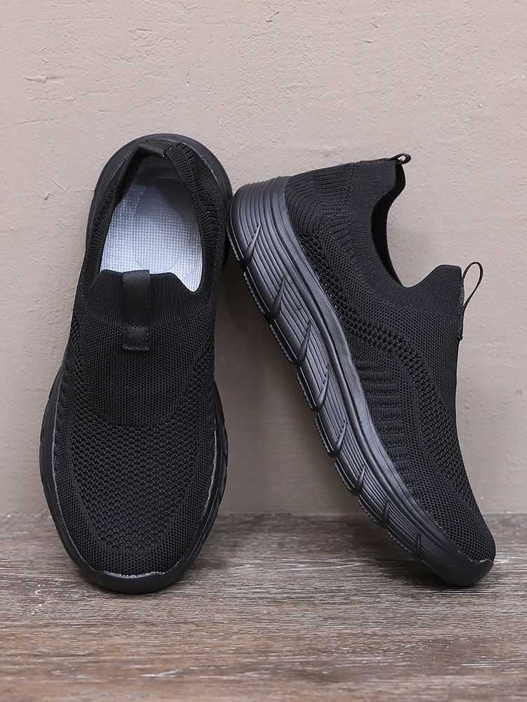 Sapatilhas masculinas leves e respiráveis para corrida e uso casual, com design slip-on, estilo tênis e conforto para treinos de academia.