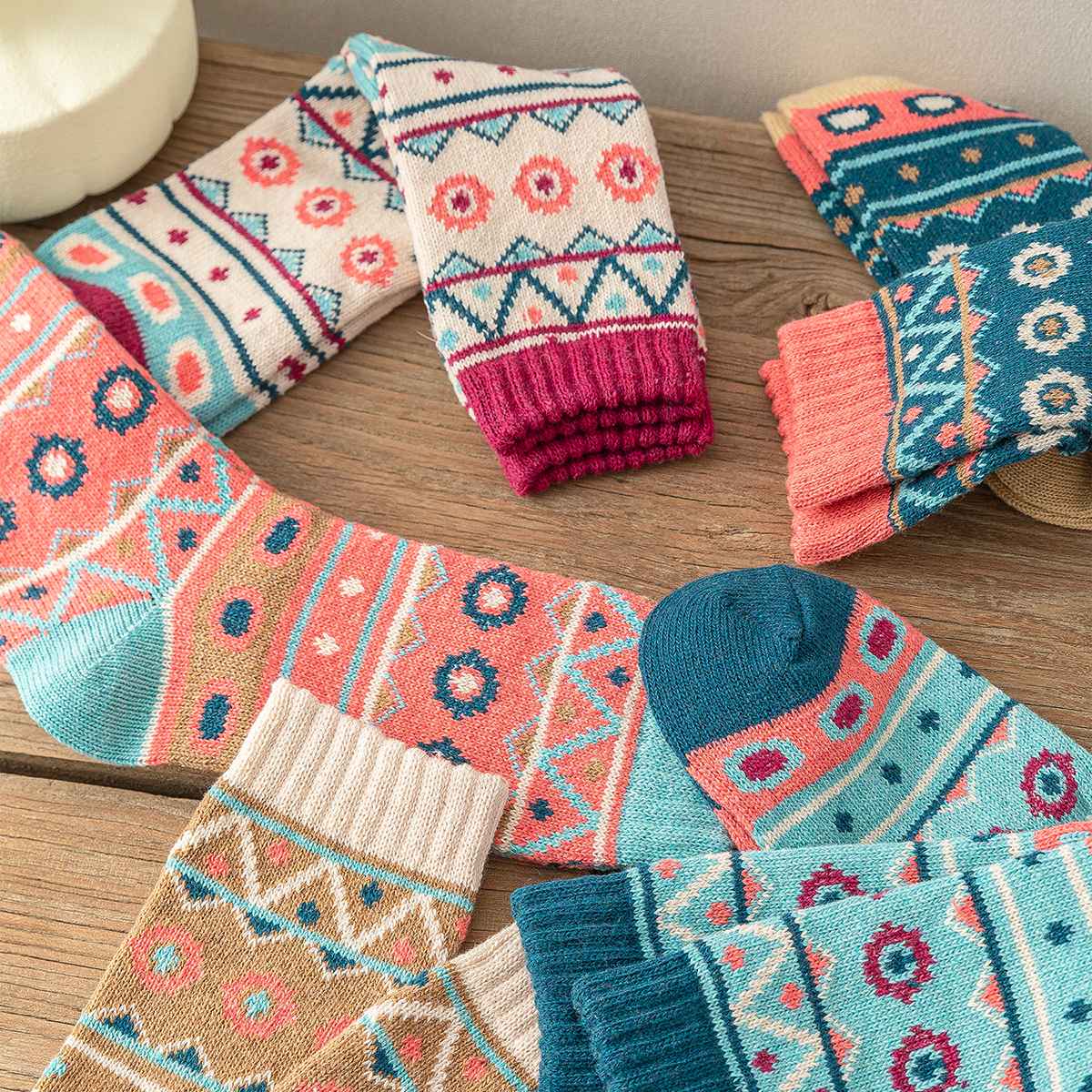 5 Pairs New Man Women Thick Winter Warm Socks Retro Style Dot Wave Pattern Couple Models Free Size