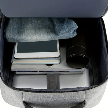 Neutral style schoolbag for men and women, suitable for business and industrial use, also suitable as a travel backpack.