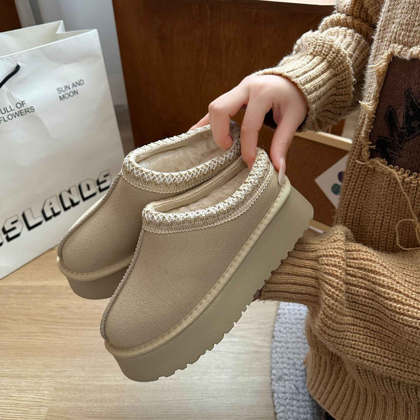 Snow Boots for Women 2024 Winter New Cashmere Warm Platform Without Heel-covered Hair Half Slipper Cotton Shoes for Women Q426