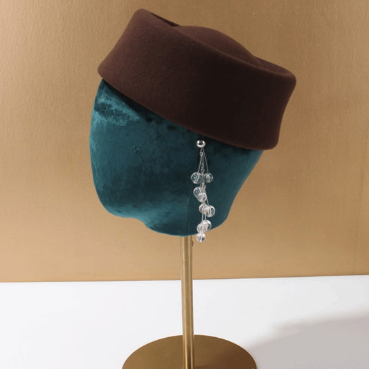 Novas Boinas de Feltro de Lã Rígidas de Topo Côncavo Estilo Britânico Retrô Vintage Chapéus Fedora Chapéus Fascinators para Casamento Eventos Formais
