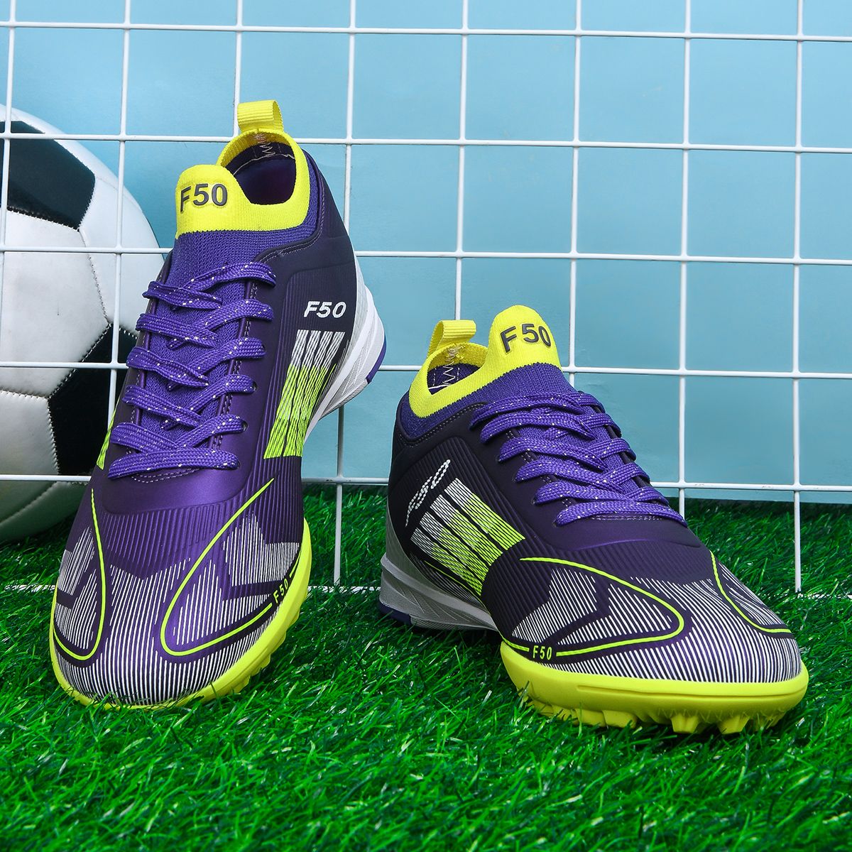 Men Professional Soccer Shoes Society Cleats Outdoor Football Shoes Society Cleats Grass Training Football Field Boots Sneaker