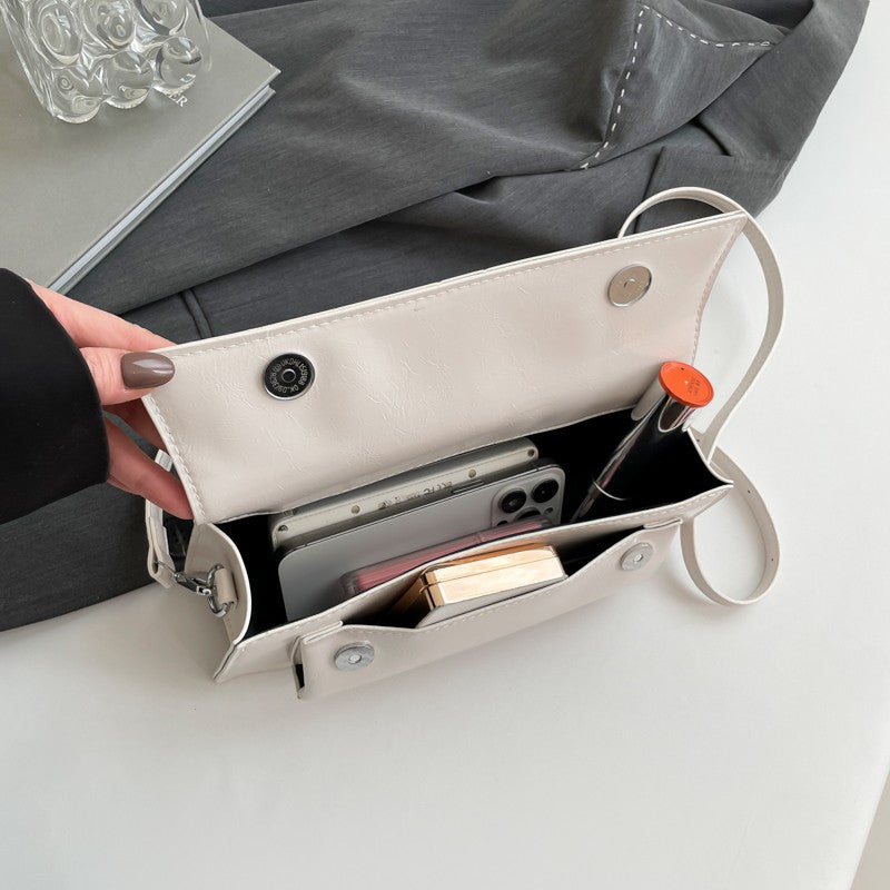 Bolsa de Ombro Pequena Retrô com Rebites de Couro PU LEFTSIDE para Mulheres Tendência 2025 Bolsas de Mão de Luxo Y2K e Bolsas Transversais Femininas