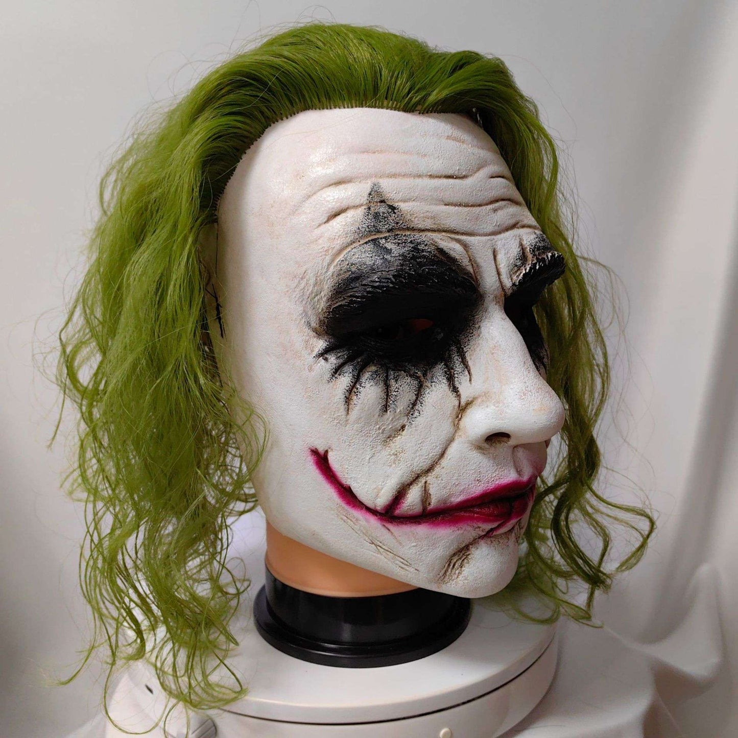 2025 The Dark Knight Joker Cosplay Mask Green Hair Halloween Party Unisex Adult One Size Latex Mask Clown Bat Knight