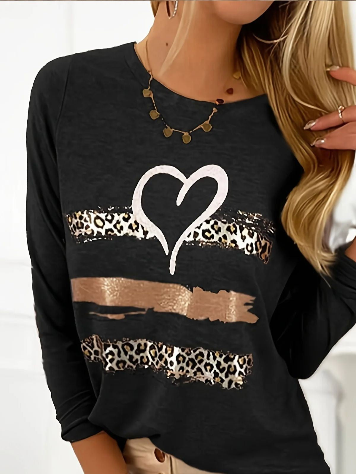 LOVE Print Crew Neck T shirt Casual Long Sleeve Autumn and winter top women's T-shirt loose and comfortable black white