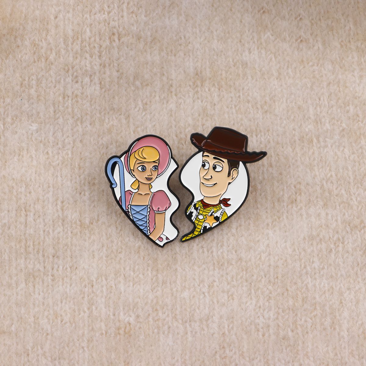 1-6 unidades/conjunto Figuras de Brinquedo de Animação Mista Broches Esmaltados Alfinetes de Lapela de Desenhos Animados Emblema em Mochilas Acessórios de Roupa Presentes