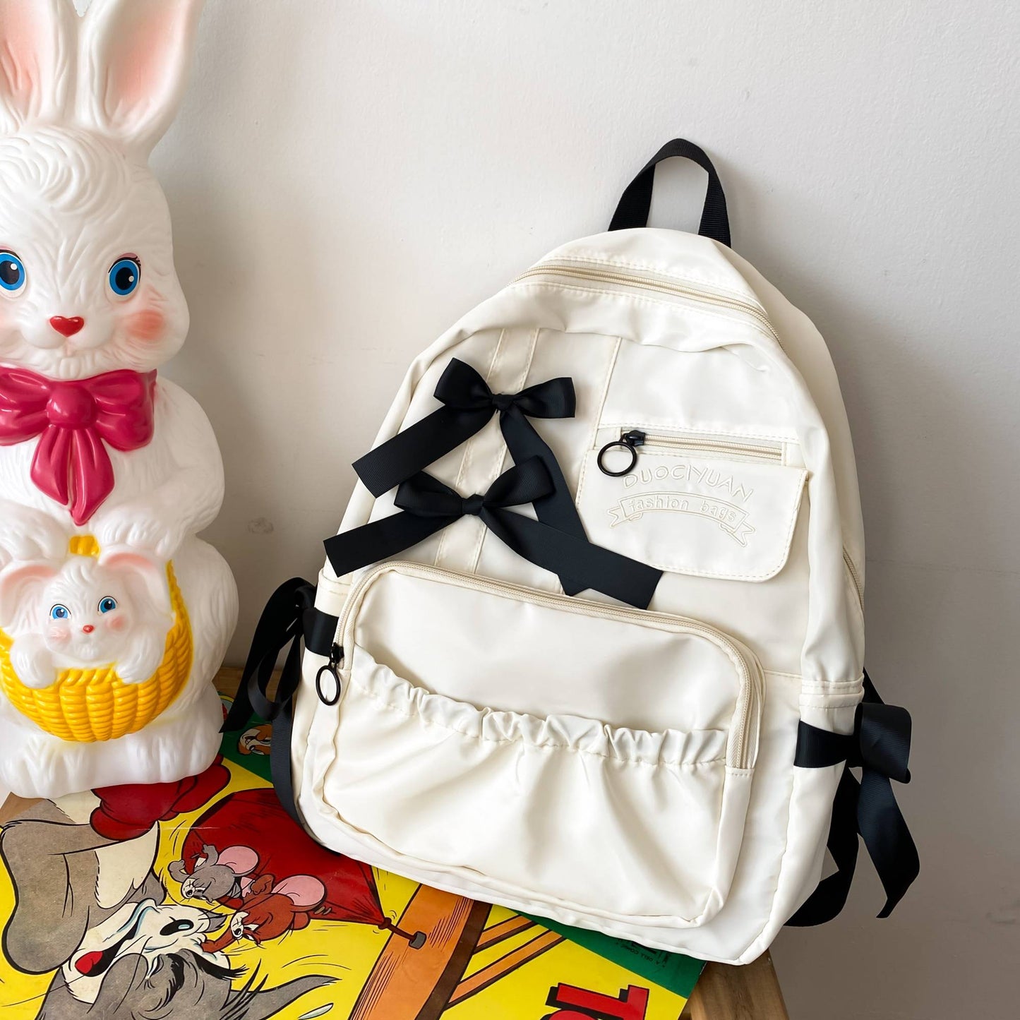 Mochila com Laço Fofo Bordado com Letras de Nylon para Escola Grande Capacidade Zíperes Duplos Alças Ajustáveis Volta às Aulas