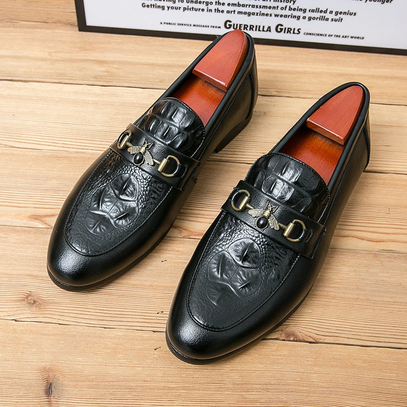 Pointed casual leather shoes for men Korean trend British style loafers small bee leather business dress slip-on feet