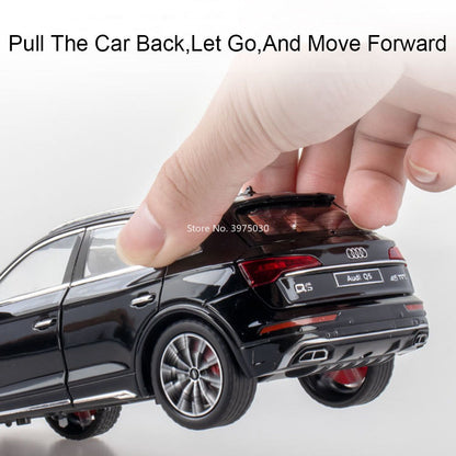 1:24 AUDI Q5 Modelos Carros de Liga Brinquedos com Luz e Som Carro em Miniatura 6 Portas Abertas Rodas Puxar para Trás Veículos para Presentes de Crianças e Adultos