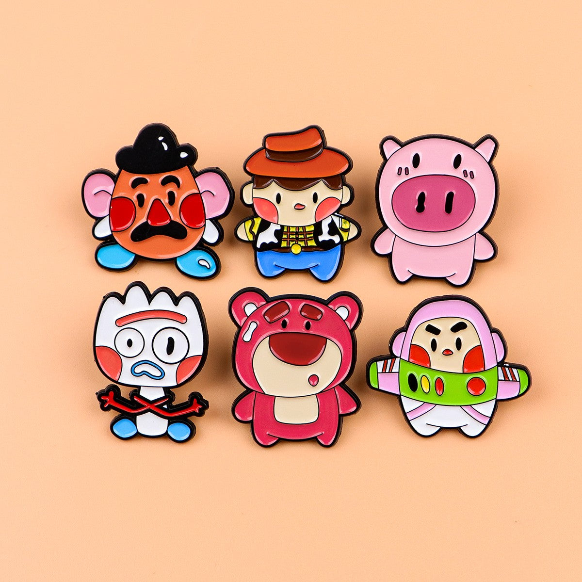 1-6 unidades/conjunto Figuras de Brinquedo de Animação Mista Broches Esmaltados Alfinetes de Lapela de Desenhos Animados Emblema em Mochilas Acessórios de Roupa Presentes