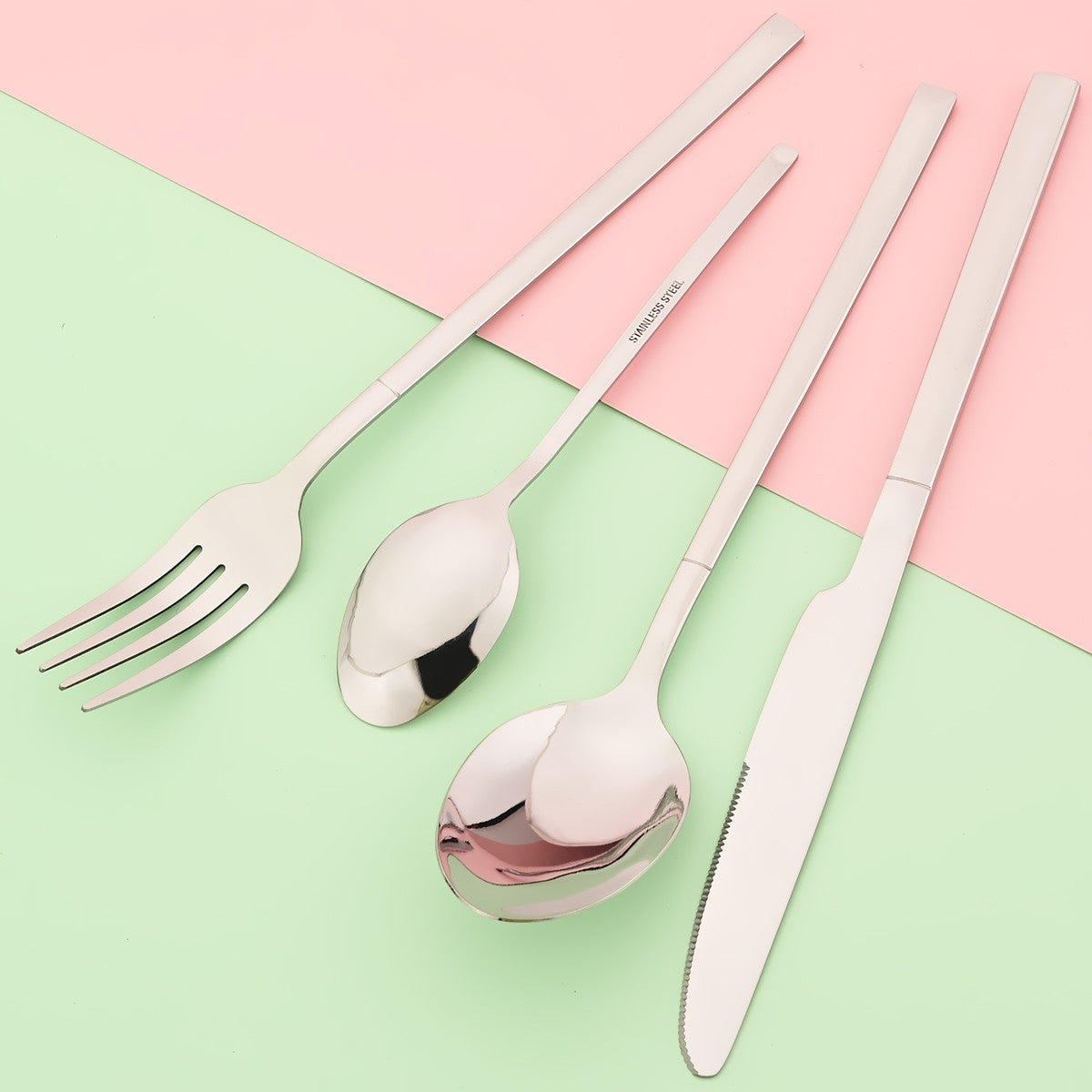 Conjunto de Talheres Ocidentais Dourados de 4 Peças em Aço Inoxidável Garfo Faca Colher de Café Conjunto de Louça Talheres de Cozinha Preteto Prateado