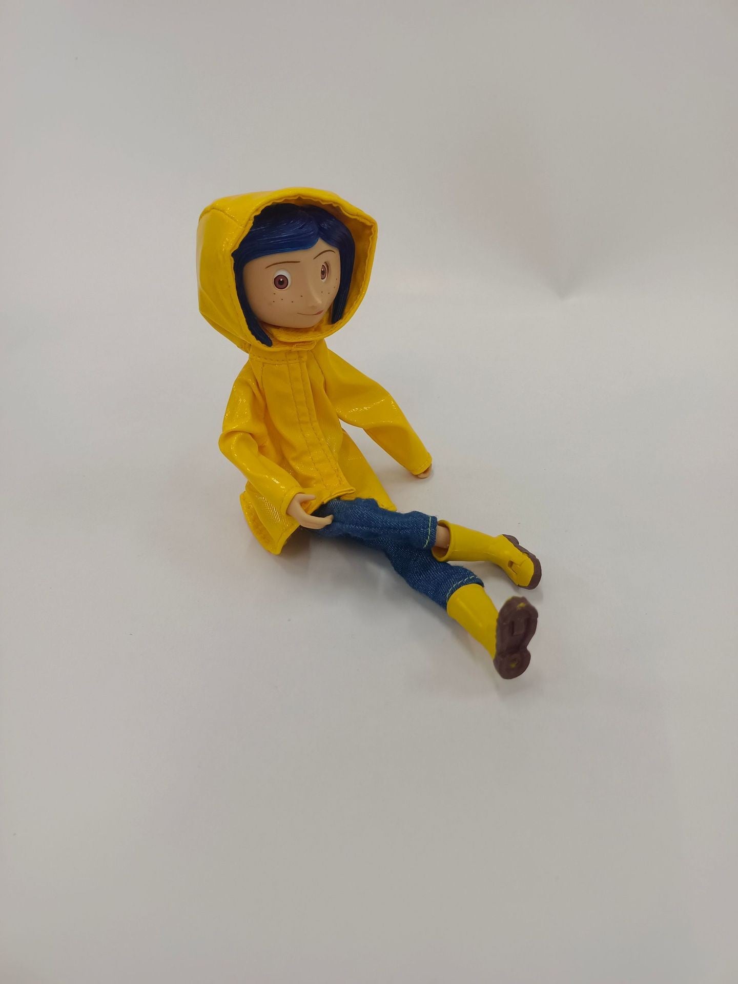 Neca Anime Coraline Doll Articulated Anime Figure Raincoat Sweater In Striped Shirt Toy La Girl Decoration Model Bithday Gifts