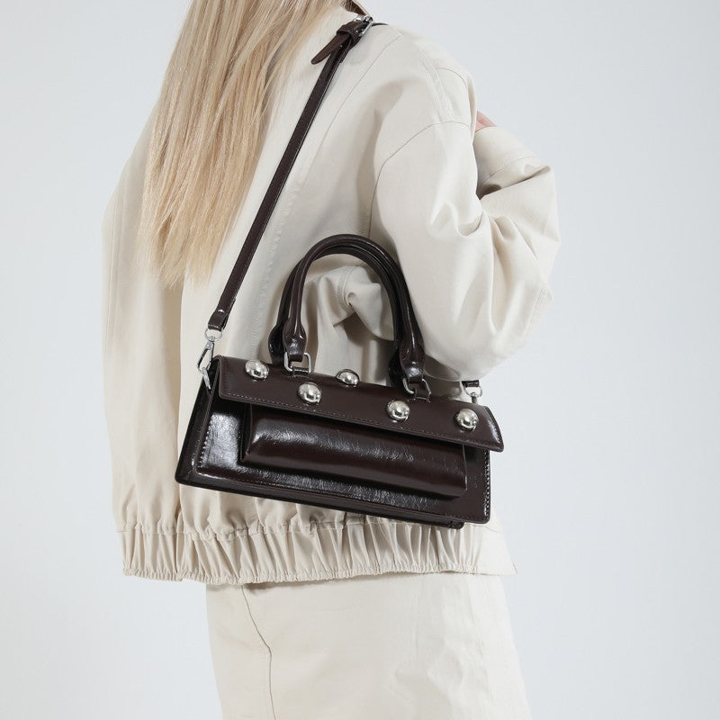 Bolsa de Ombro Pequena Retrô com Rebites de Couro PU LEFTSIDE para Mulheres Tendência 2025 Bolsas de Mão de Luxo Y2K e Bolsas Transversais Femininas