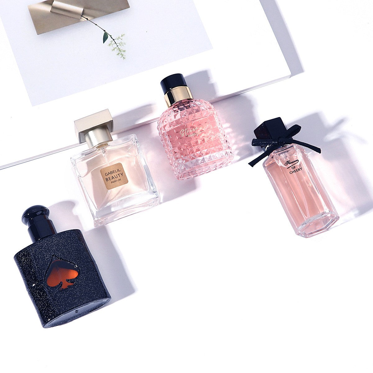 Conjunto de Caixa de Presente Quatro Peças Perfume Feminino Spray 105ml Aroma Floral Fragrância Duradoura Feromônio Eau De Parfum Colônia Masculina Balsâmica