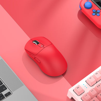 Mouse Gamer X3 PixArt PAW3395 Bluetooth 2.4G Tri-Mode, 26000dpi, 650IPS, 49g Leve com Macro