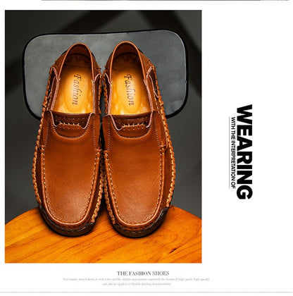 Novos Sapatos Masculinos de Couro Feitos à Mão Casuais Confortáveis Mocassins Masculinos de Couro Slip On Sapatilhas Masculinas Venda Quente Calçados para Caminhada ao Ar Livre