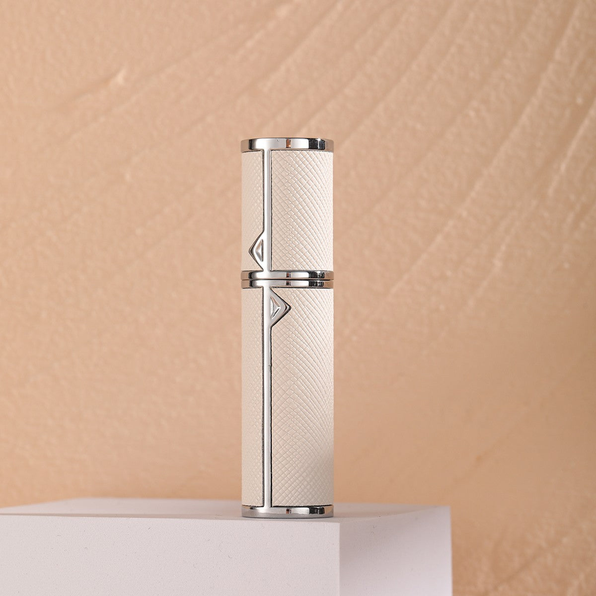 Louischanzl Premium PU leather Sprayer Suitable for Boarding Tight Sealing Travel Perfume Spray 5ml Perfume Atomizer  Bottle