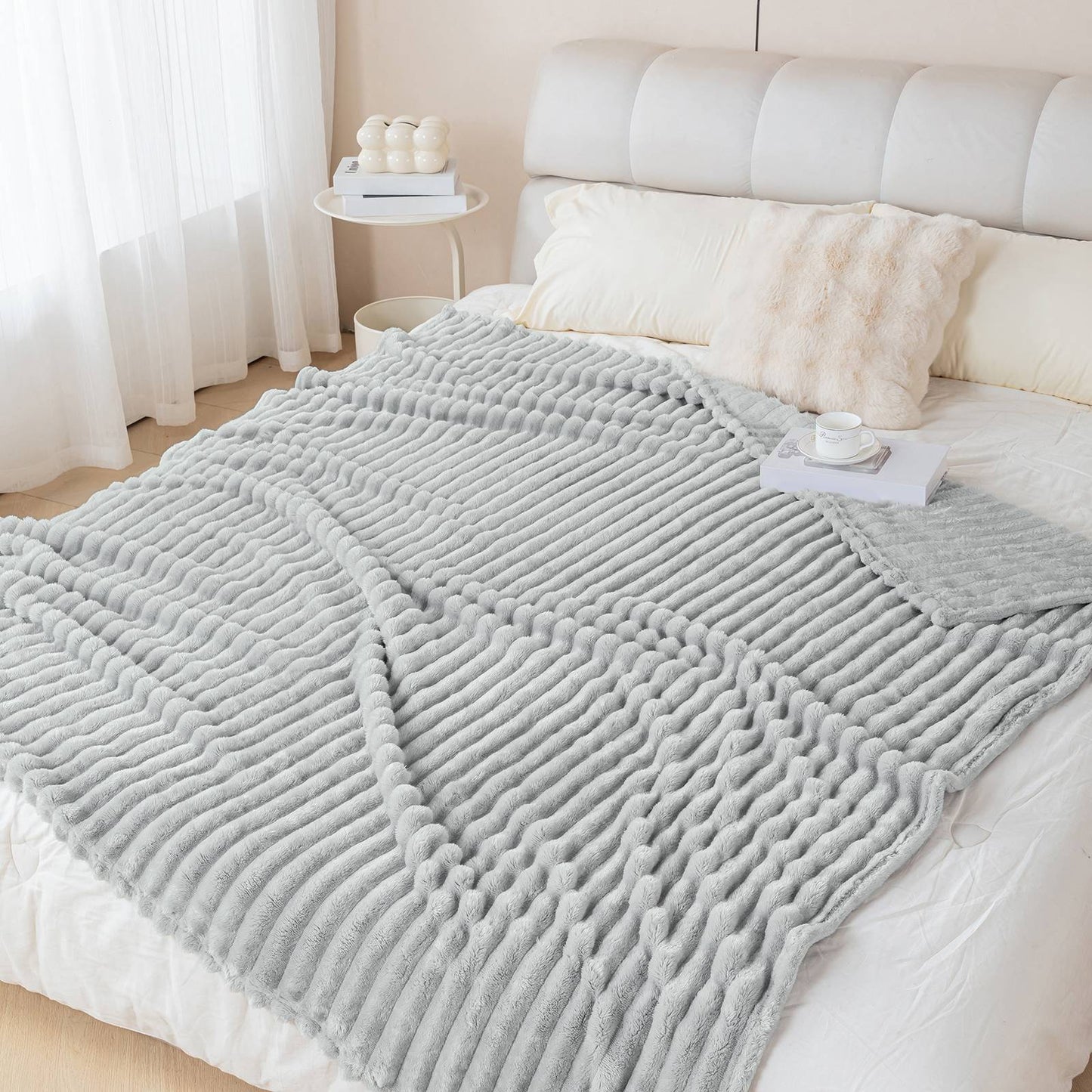 1pc soft and skin friendly warm blanket, suitable for bedrooms, sofa covers, camping and travel, multifunctional blanket