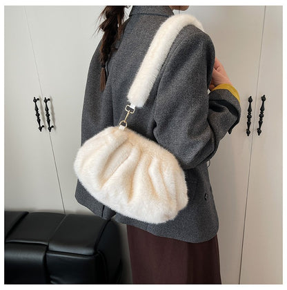 Elegant Wrinkled Cloud Clutch Bag Faux Fur Shell Shoulder Crossbody Bag Women Stylish Pillow Bag Guangzhou High Quality Bag