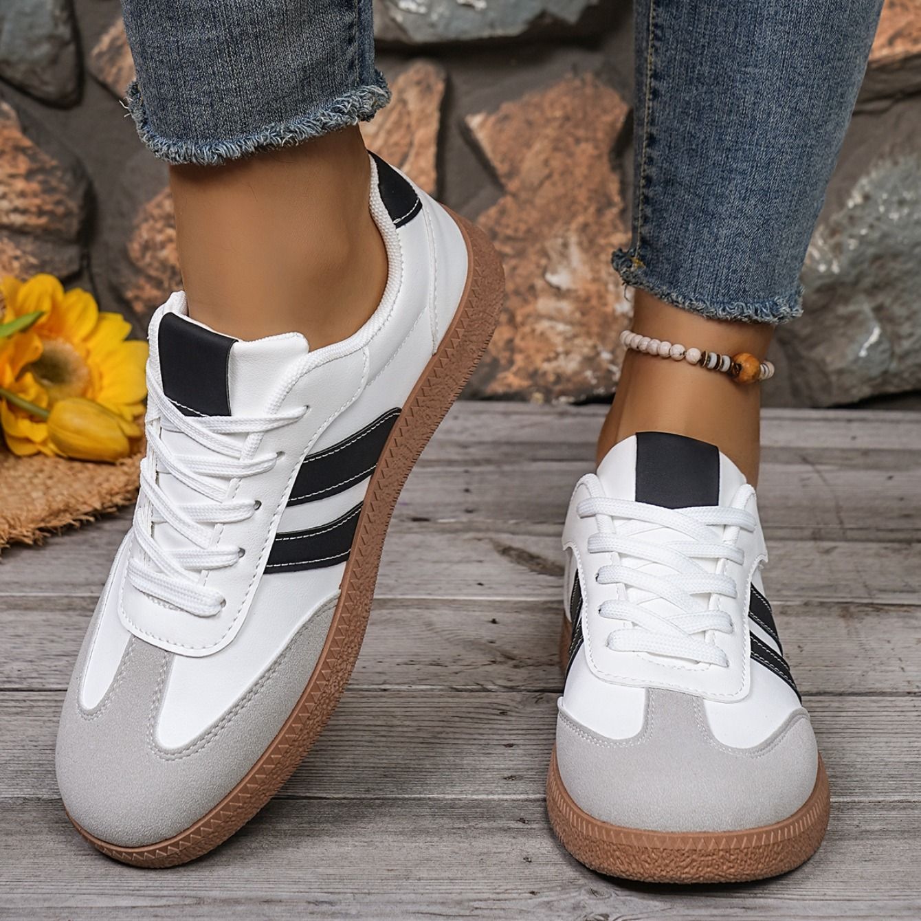 Fashion Casual Women's Sports Shoes Lace Up Vulcanize Flats Ladies Outdoor Walking Sneakers Women Comfortable Classical Shoes