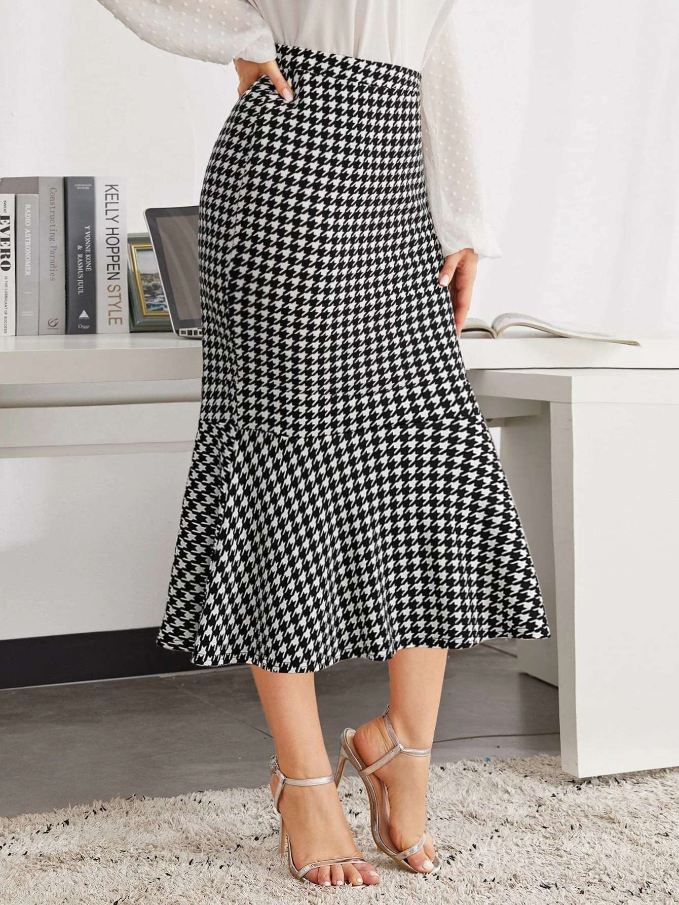 Women's fashionable ruffled hem houndstooth skirt, elegant and fashionable for autumn and winter