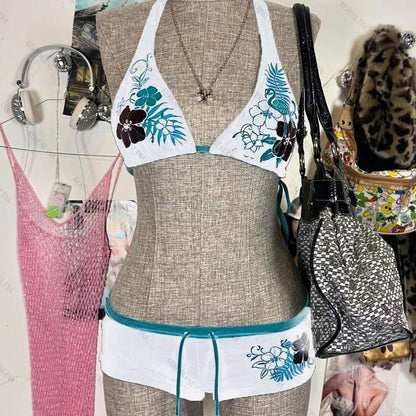 2025 New Chic Split Bathing Suit Y2k Vintage Flower Pattern Bikini Set Swimsuit Women Halter Triangle Lace Up Shorts Sexy Bikini
