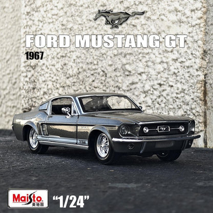 Maisto 1:24 1967 Ford Mustang GT Alloy Sports Car Model Diecast Metal Racing Vehicles Car Model Simulation Collection Kids Gifts